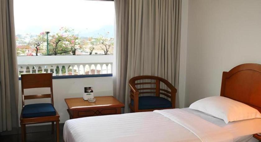 Hotel Marcopolo Bandar Lampung Exterior foto